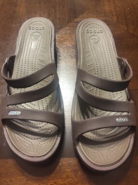 Crocs Women's Size 10 Brown Slip-On Sandals